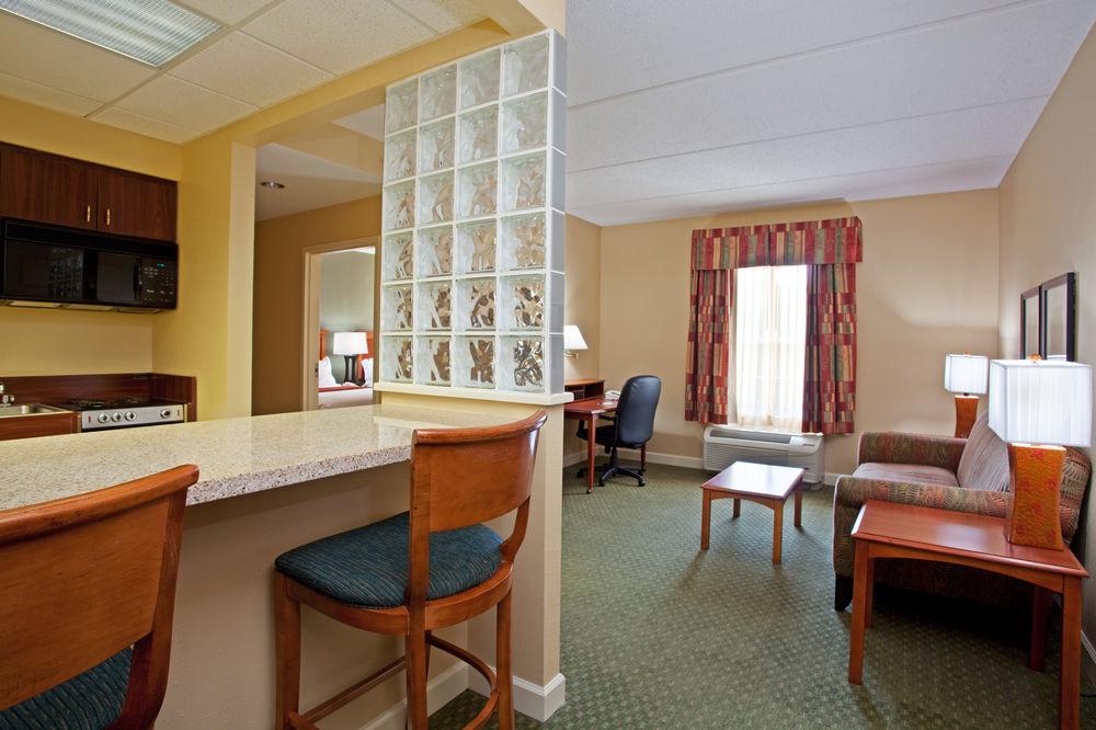 Holiday Inn Express Hotel & Suites Conover - Hickory Area By Ihg Eksteriør bilde
