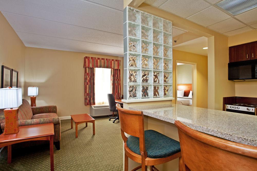 Holiday Inn Express Hotel & Suites Conover - Hickory Area By Ihg Eksteriør bilde